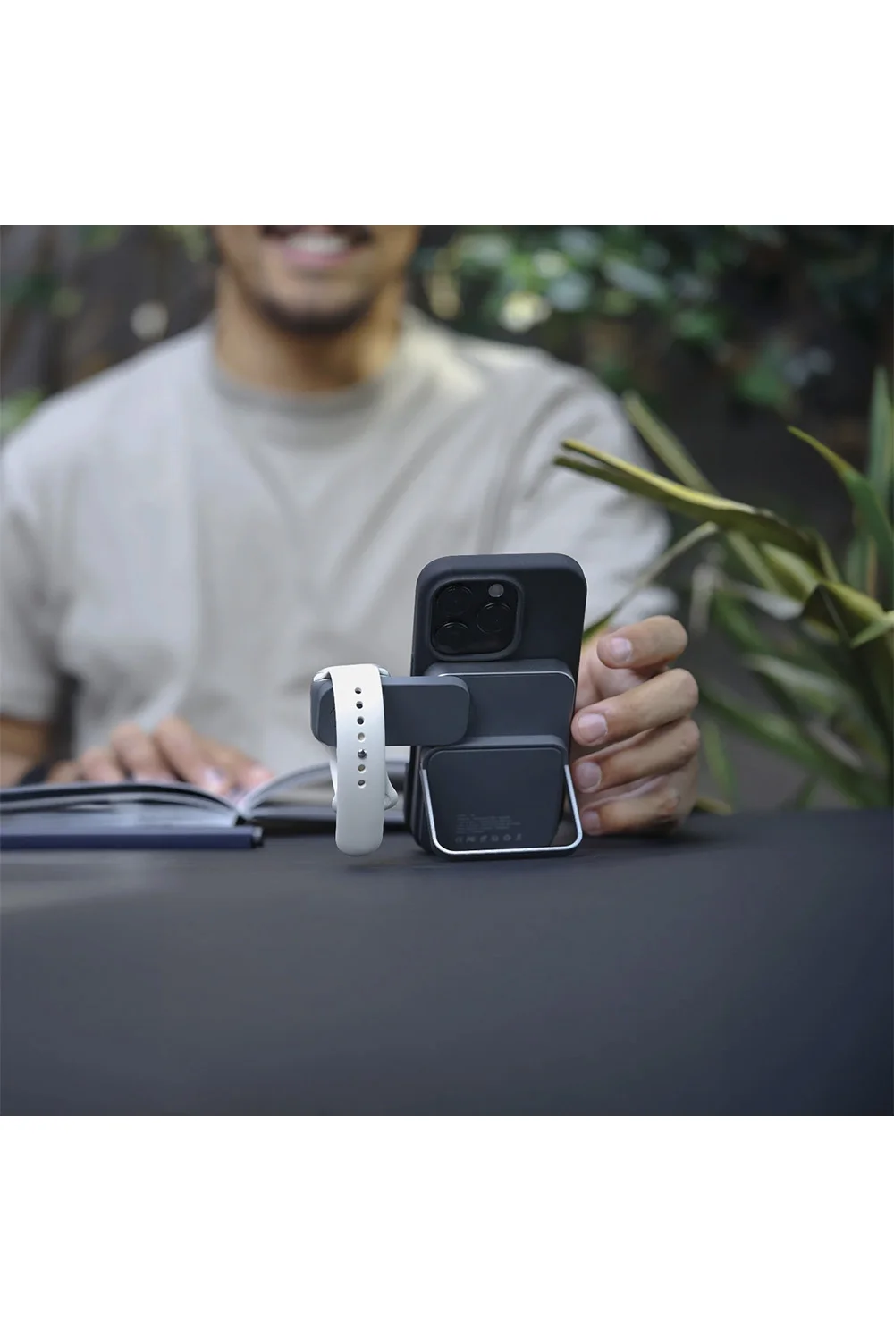 Alternative view of Duelix | 5000mAh Powerbank w/ Apple Watch Charging
